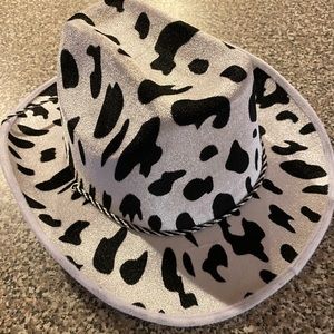 Cowprint cowboy/cowgirl hat